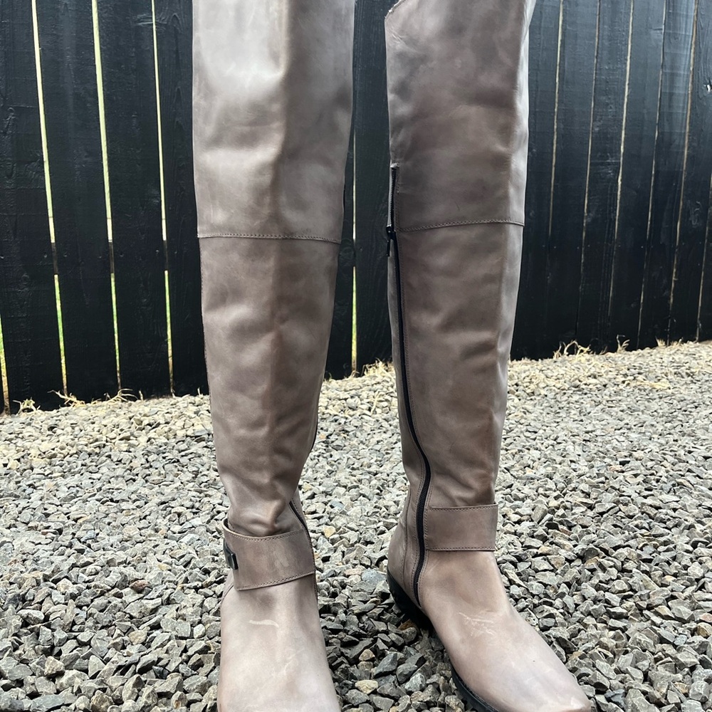 Gray Over-the-Knee Boots with Streamlined Silhouette